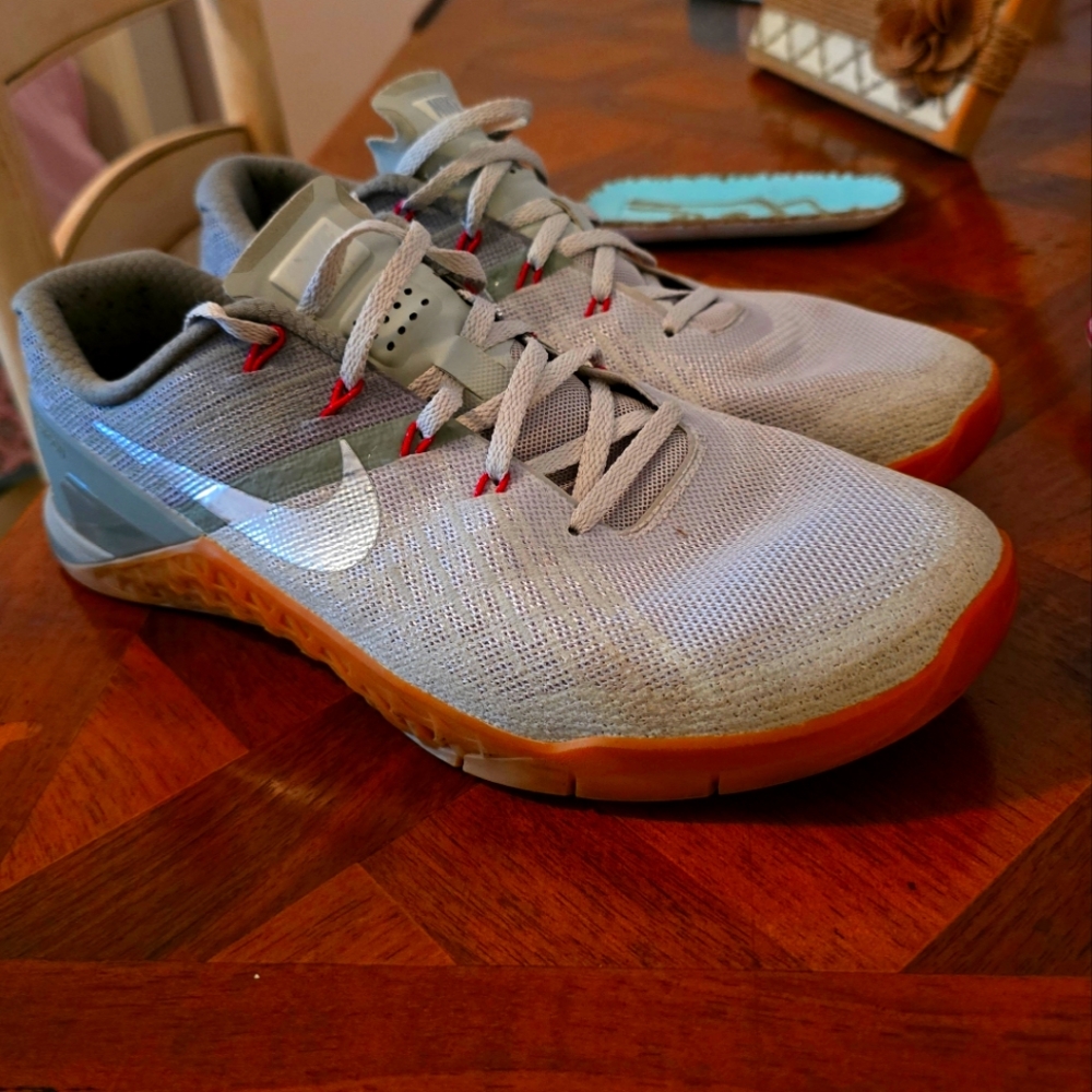 Mens Nike training shoes size 11